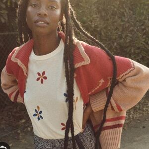 THE GREAT. The Ranch Cardigan in Nude with Red Rose